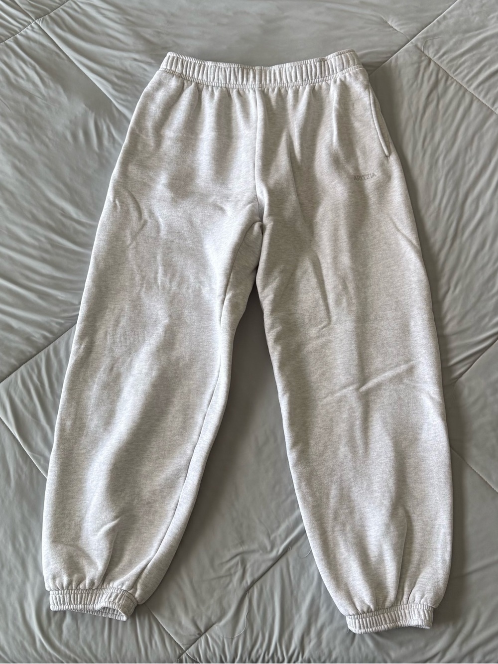 Aritzia Light Gray Jogger Sweatpants Sweatfleece Cozy Fleece